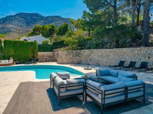 Bazén v ubytovaní Villa Villa Vista Paraiso by Interhome alebo v jeho blízkosti + 37 fotografií