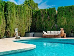 Bazén v ubytovaní Villa Villa Vista Paraiso by Interhome alebo v jeho blízkosti