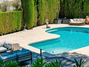 Bazén v ubytovaní Villa Villa Vista Paraiso by Interhome alebo v jeho blízkosti