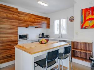 Kuchyňa alebo kuchynka v ubytovaní Villa Villa Vista Paraiso by Interhome