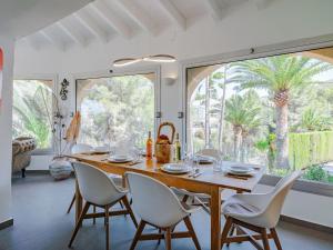 Posedenie v ubytovaní Villa Villa Vista Paraiso by Interhome