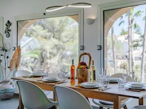 Nápoje v ubytovaní Villa Villa Vista Paraiso by Interhome