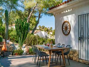 Vonkajšia záhrada v ubytovaní Villa Villa Vista Paraiso by Interhome