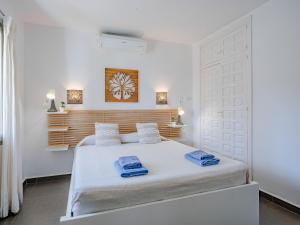 Posteľ alebo postele v izbe v ubytovaní Villa Villa Vista Paraiso by Interhome