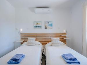 Posteľ alebo postele v izbe v ubytovaní Villa Villa Vista Paraiso by Interhome