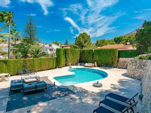 Bazén v ubytovaní Villa Villa Vista Paraiso by Interhome alebo v jeho blízkosti