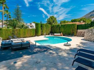 Bazén v ubytovaní Villa Villa Vista Paraiso by Interhome alebo v jeho blízkosti