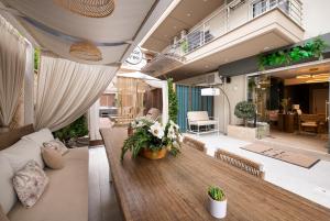 Posezení v ubytování ELLE Rooms & Suites