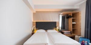 Ліжко або ліжка в номері PLAZA INN Rieker Stuttgart Hauptbahnhof