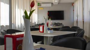 Telewizja i/lub zestaw kina domowego w obiekcie Oasi San Francesco