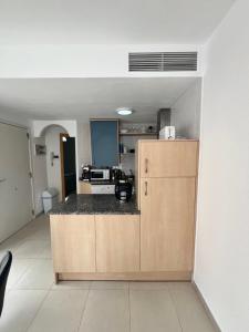 Nhà bếp/bếp nhỏ tại Apartamento Mar del Sur Vera Playa- jacuzzi privado todo el año