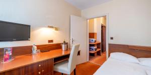 Ліжко або ліжка в номері PLAZA INN Rieker Stuttgart Hauptbahnhof