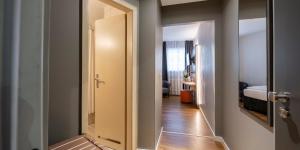 Ліжко або ліжка в номері PLAZA INN Rieker Stuttgart Hauptbahnhof