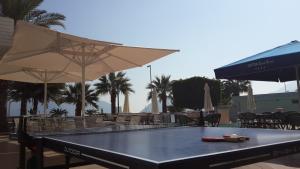 Stolní tenis v ubytování Cettia Beach Resort nebo okolí