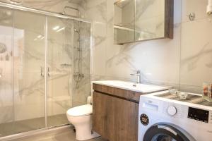 Ένα μπάνιο στο Villa Leandros Premium Suites +45 φωτογραφίες