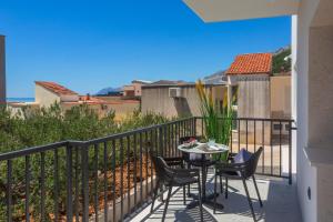 Photo de la galerie de l'établissement Apartments Ivan, à Baška Voda