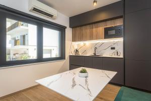 Photo de la galerie de l'établissement Apartments Ivan, à Baška Voda 51 autres photos