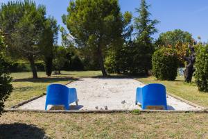 Vonkajšia záhrada v ubytovaní Roulotte chez Manon en Luberon