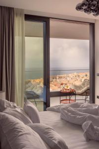 Ένα ή περισσότερα κρεβάτια σε δωμάτιο στο New Breathtaking view apartment Ragusea