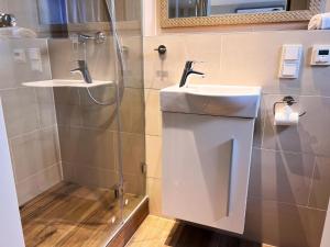 Bilik mandi di Ferienwohnung Waldblume mit E-Ladestation