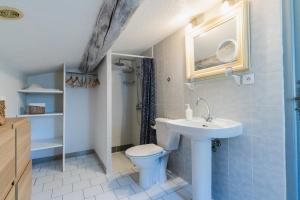 Łazienka w obiekcie Chambre d'hôtes - B&B - Fleur de coton chez Manon en Luberon