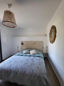 Postel nebo postele na pokoji v ubytování Gîte Le Ka-Marrant 4 Etoiles - LES PUJOLS - ARIEGE