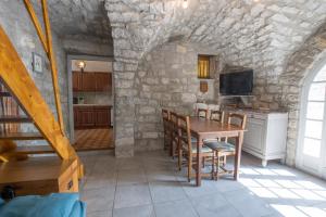 Μια τηλεόραση ή/και κέντρο ψυχαγωγίας στο Gite de l'écurie