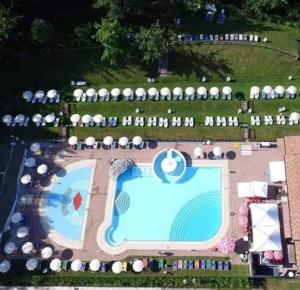 Bazén v ubytování Charme nel borgo Appartamento Lina nebo v jeho okolí