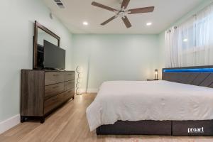 Postel nebo postele na pokoji v ubytování Book Gulf Of America & Emerald Coast Escape