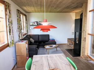 Χώρος καθιστικού στο Chalet Börtji by Interhome +31 φωτογραφίες