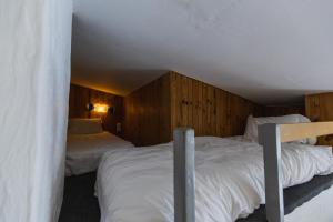 Postel nebo postele na pokoji v ubytování Chambre d'hôtes - B&B - Grand Luberon chez Manon en Luberon
