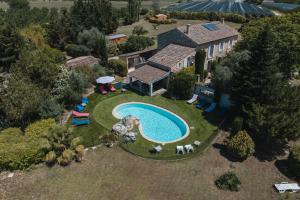 Bazén v ubytování Chambre d'hôtes - B&B - Grand Luberon chez Manon en Luberon nebo v jeho okolí