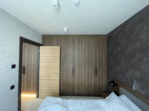 Postel nebo postele na pokoji v ubytování Woodside Apartment