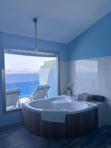 Ein Bett oder Betten in einem Zimmer der Unterkunft Fener Hotel Café & Kahvalti