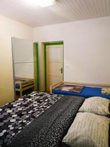 Postel nebo postele na pokoji v ubytování Chillax Rooms