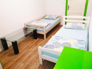 Postel nebo postele na pokoji v ubytování Chillax Rooms