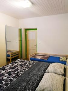 Postel nebo postele na pokoji v ubytování Chillax Rooms