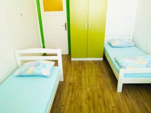 Postel nebo postele na pokoji v ubytování Chillax Rooms