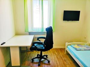 TV a/nebo společenská místnost v ubytování Chillax Rooms