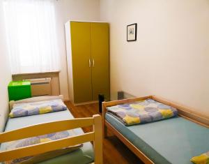 Postel nebo postele na pokoji v ubytování Chillax Rooms