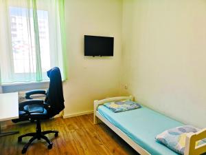 TV a/nebo společenská místnost v ubytování Chillax Rooms