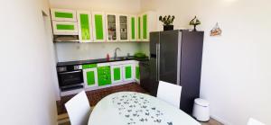 Kuchyň nebo kuchyňský kout v ubytování Chillax Rooms
