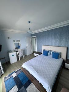 Ein Bett oder Betten in einem Zimmer der Unterkunft Fener Hotel Café & Kahvalti