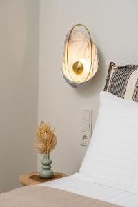 álas cycladic suites客房内的一张或多张床位