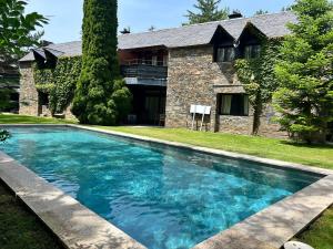 Bazén v ubytování Hotel Xalet del Golf nebo v jeho okolí