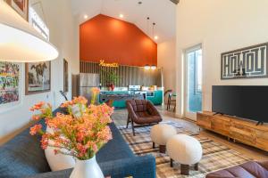 a living room with a blue couch and a tv at The Conway by AvantStay Modern Comfort Near Downtown Nashville in Nashville