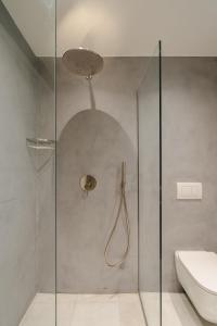 álas cycladic suites的一间浴室