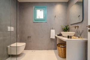 álas cycladic suites的一间浴室