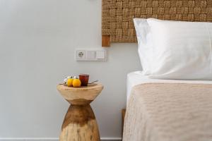 álas cycladic suites客房内的一张或多张床位