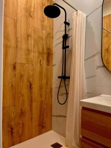 Kúpeľňa v ubytovaní Amazing 1 room Condo Warszawa Center, Sauna (OS)